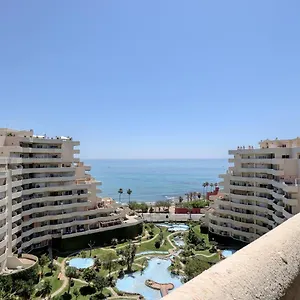 095 - Bright & Comfortable Holiday With Water Park & Sea Views , Benalmádena España